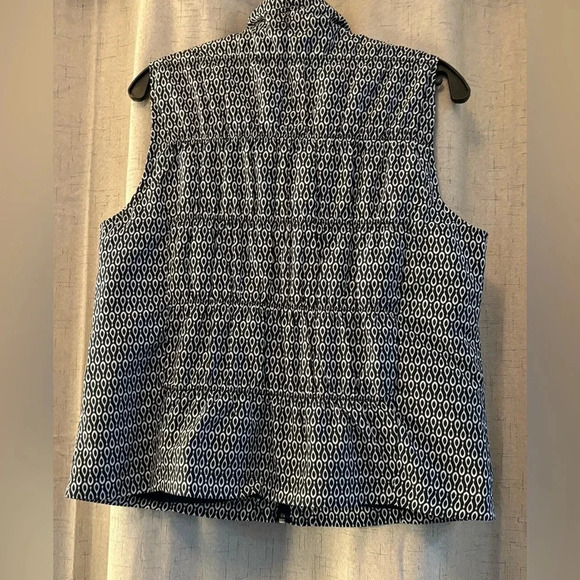 Christopher & Banks Size Small Zippered Vest with pockets, Navy and White. - Picture 2 of 5